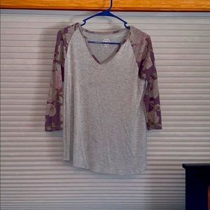 Mid sleeved shirt